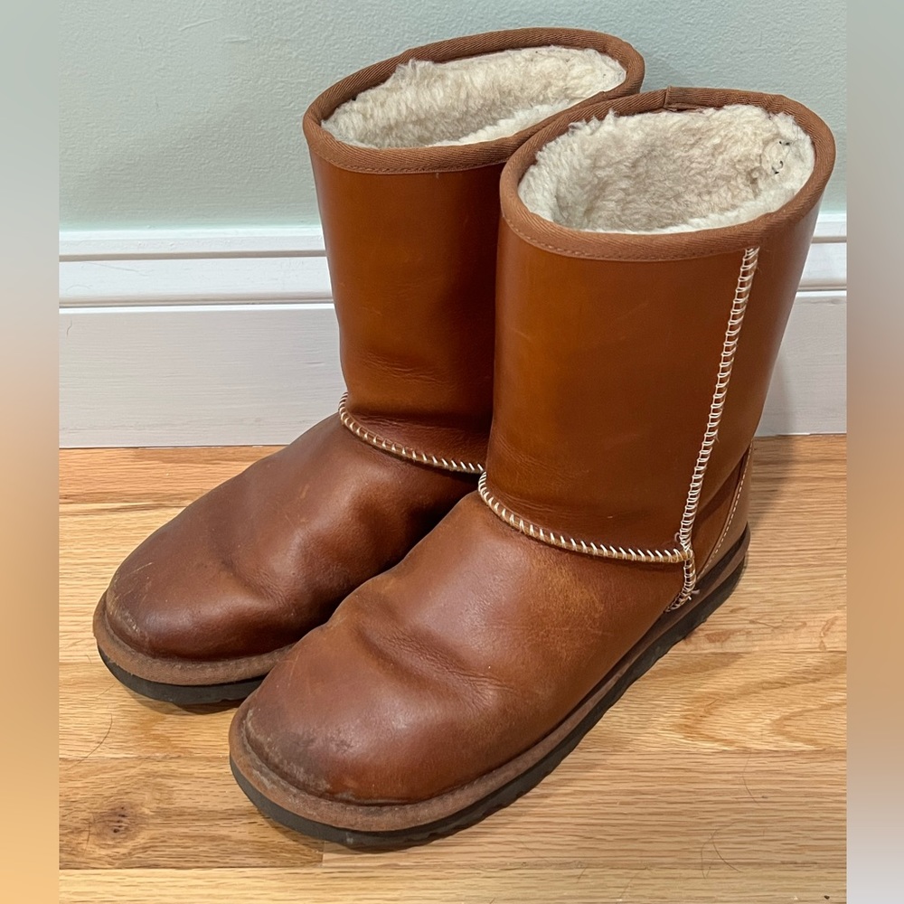 Leather Ugg boots sz 9